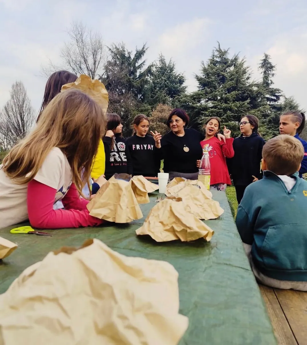 Attività e immagini relative a la peer education